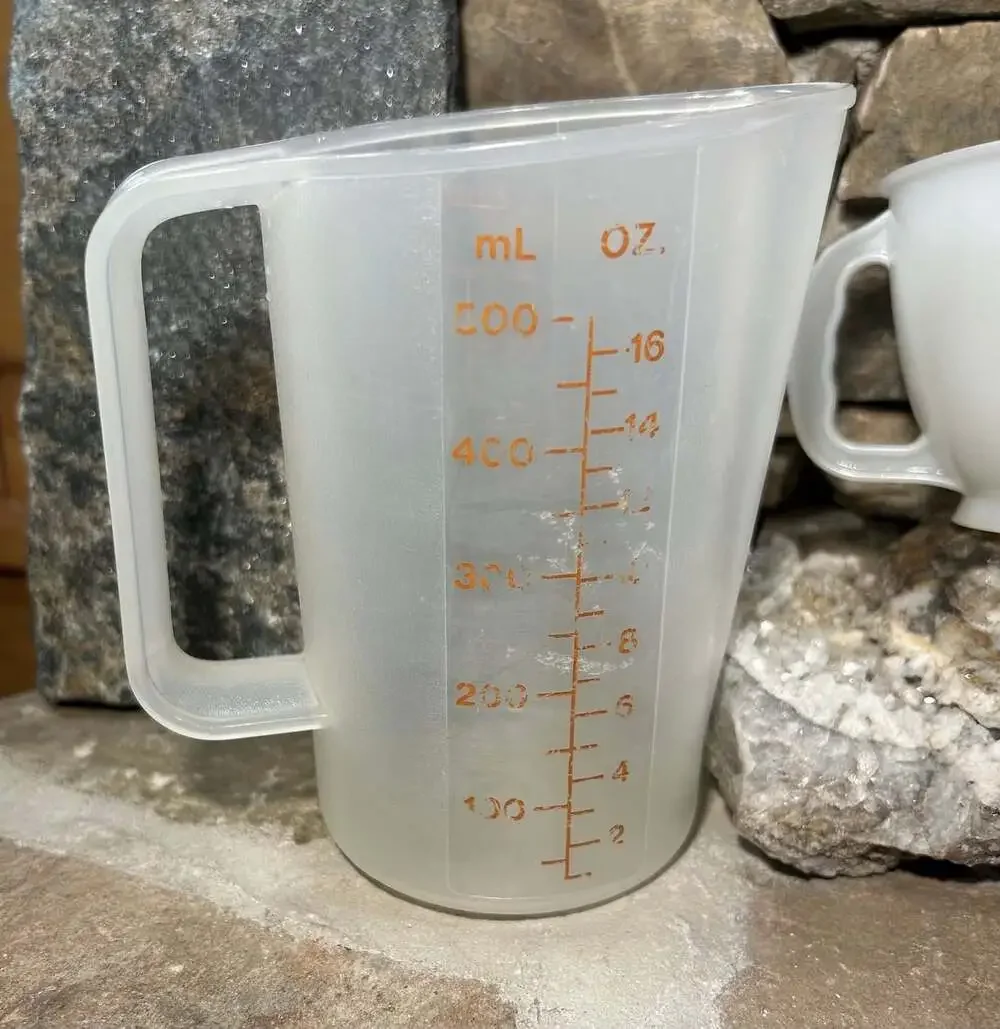 VTG Tupperware #1669-4, 2-Cup Measuring Pitcher 16oz w/ Red Lettering & 1 C Blue